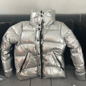 SAM. Ladies’ Freestyle Down Jacket in metallic silver. Size S.